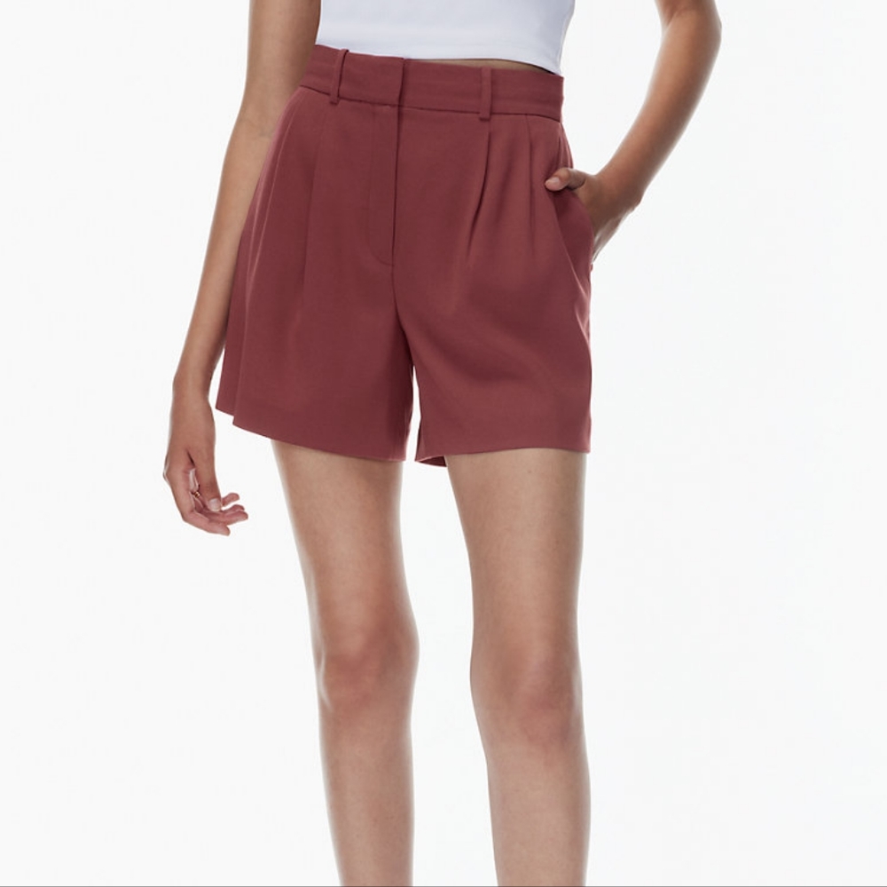 Babaton Aritzia 3" Pleated Short Size 0